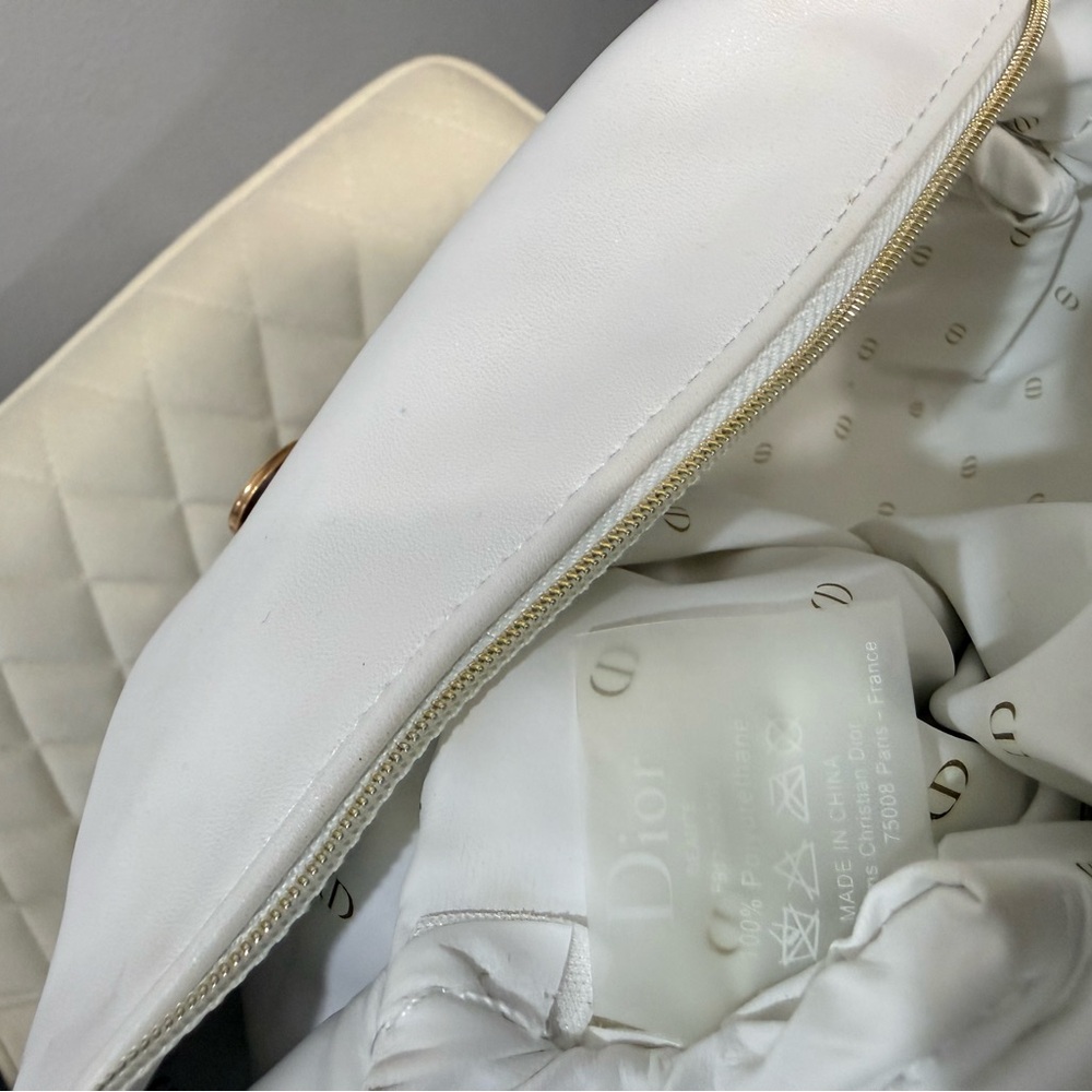 Elegant White Designer Bag with Pearl Strap - Picture 9 of 15